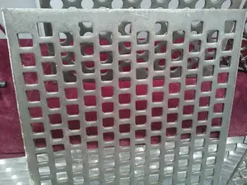 广西钢板冲孔方形筛网